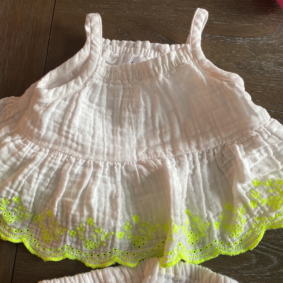 Baby Gap summer set - Picture 2 of 4